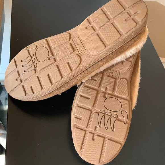 Bearpaw Slipper - Picture 3 of 3
